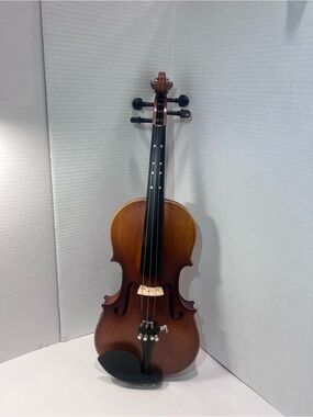 Classic Brown Full-Size Violin with Ebony Fingerboard and Chinrest
